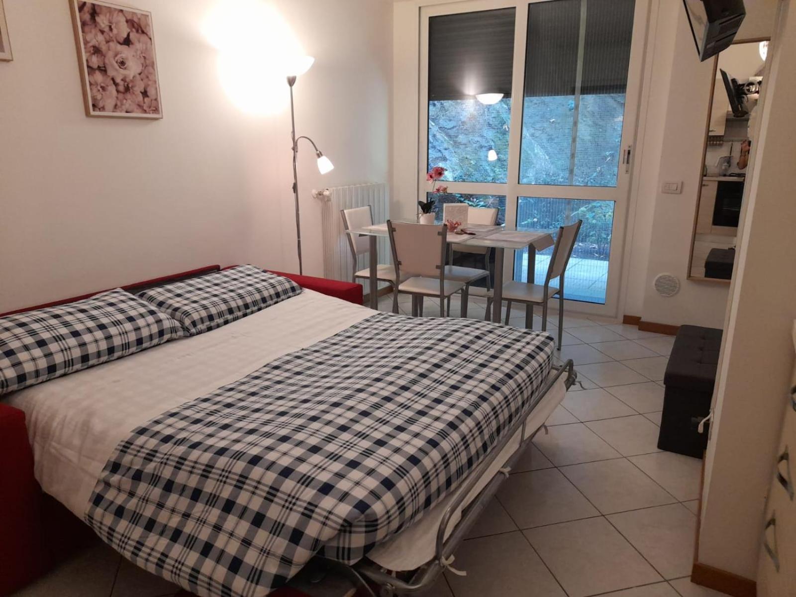 Apartament Private Garden & Garage - Self Check-In & Remote Access Como Zewnętrze zdjęcie
