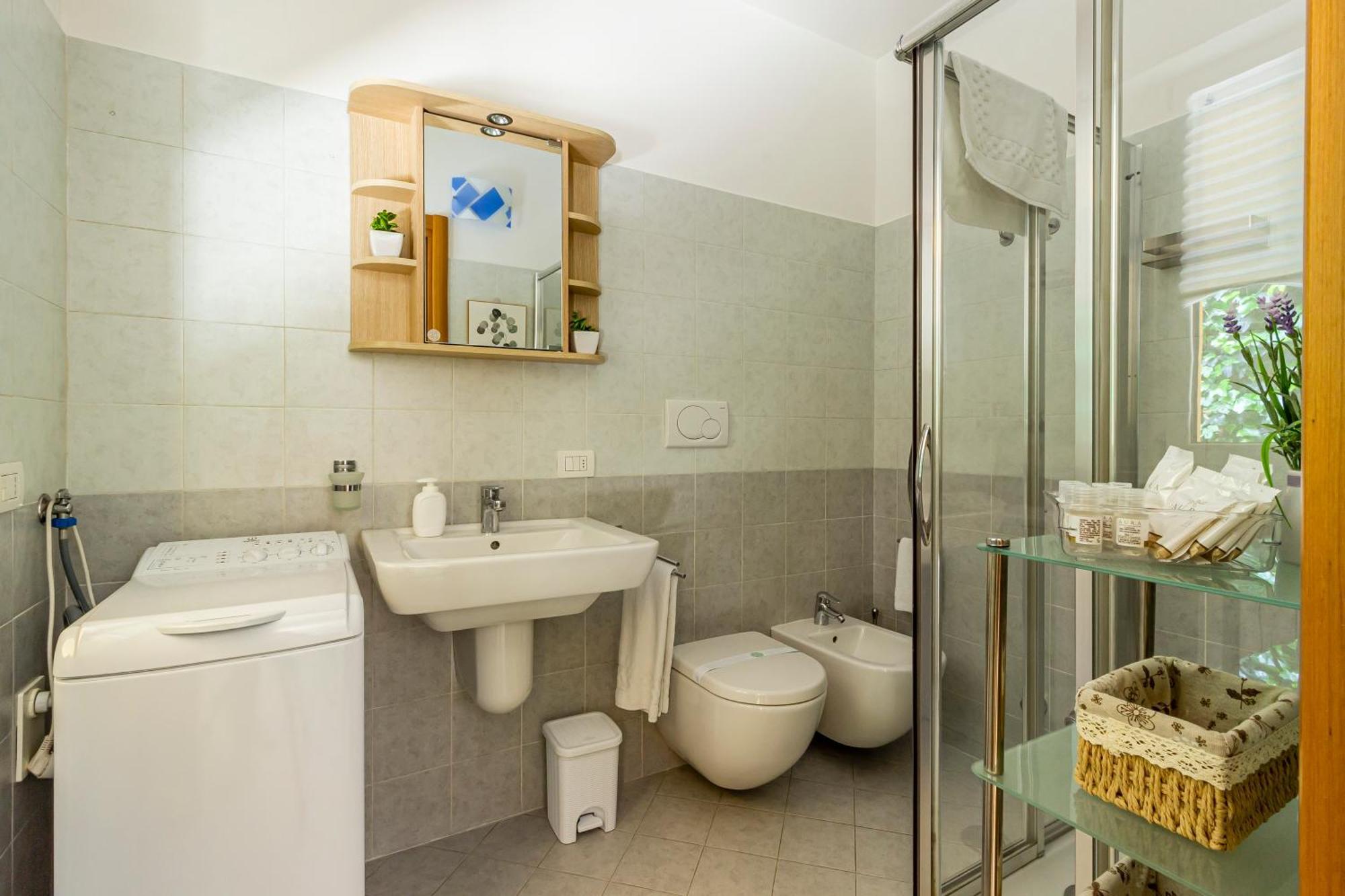 Apartament Private Garden & Garage - Self Check-In & Remote Access Como Zewnętrze zdjęcie
