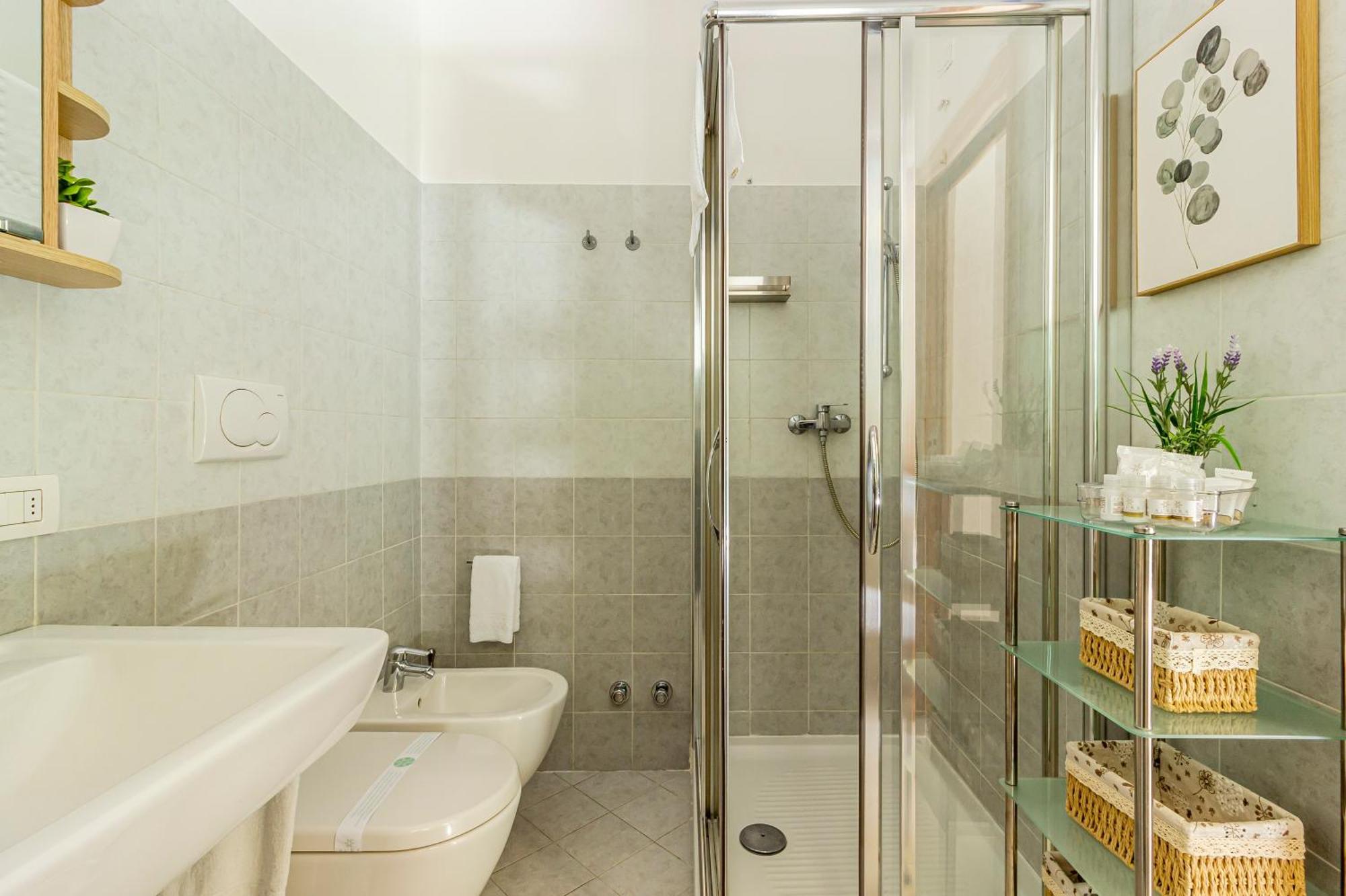 Apartament Private Garden & Garage - Self Check-In & Remote Access Como Zewnętrze zdjęcie