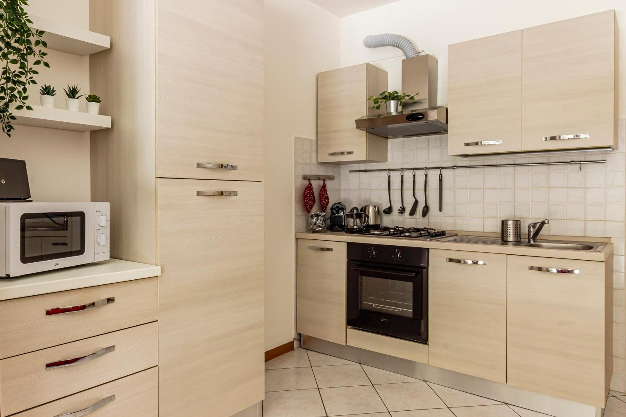 Apartament Private Garden & Garage - Self Check-In & Remote Access Como Zewnętrze zdjęcie
